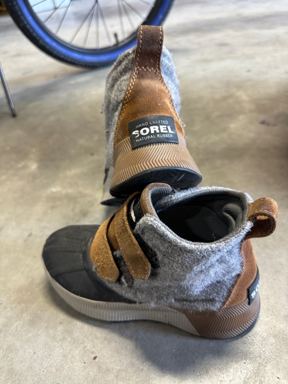 Sorel Kids Felt & Suede Hook-and-Loop Boots in Gray and Brown